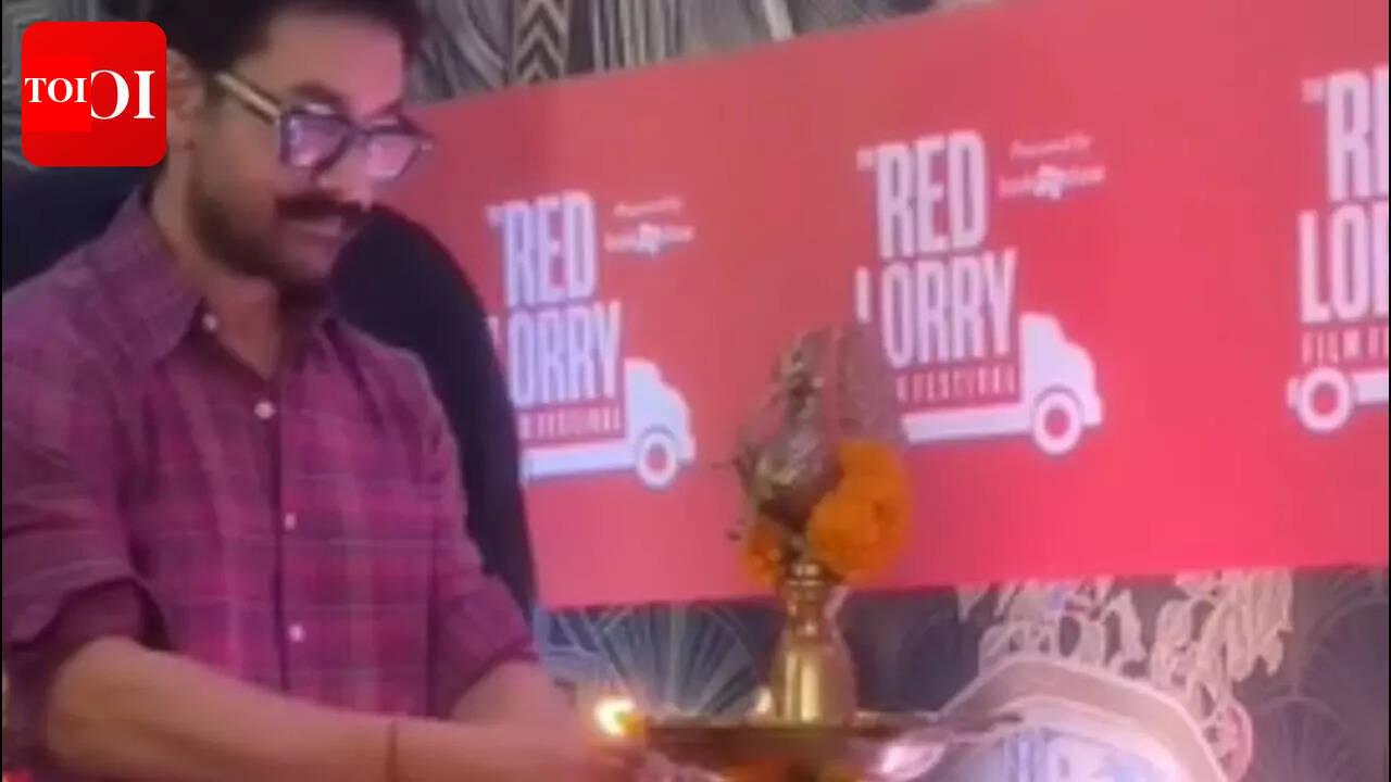 Aamir Khan takes off shoes to light lamp at film festival; wins hearts online | - The Times of India